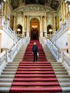 A splendid actor in a splendid theatre.